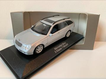 Mercedes-Benz E-klasse W211 T-Modell 2003 - MiniChamps beschikbaar voor biedingen