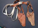 Twee lederen holsters met schouderriem, 20 € / stuk, Collections, Autres types, Autres, Enlèvement ou Envoi