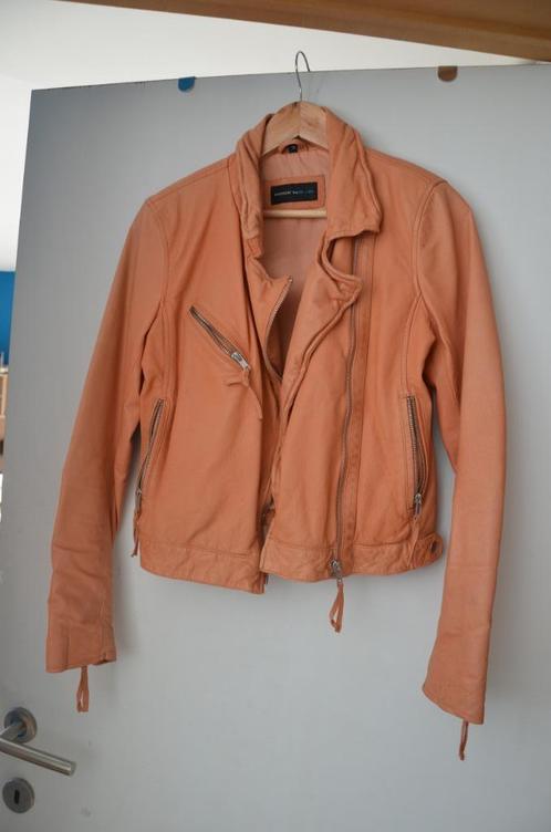 Zalmkleurig lederen vestje maat 38, Kleding | Dames, Jasjes, Kostuums en Pakken, Zo goed als nieuw, Jasje, Maat 38/40 (M), Ophalen