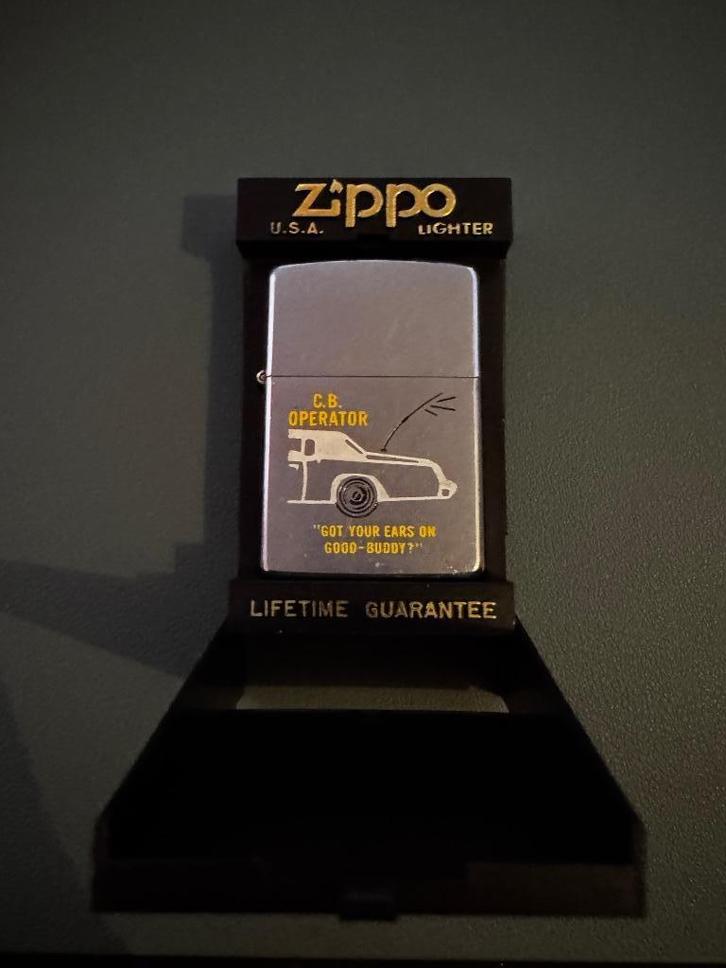 Vintage Zippo C.B. Operator 1976 met doos, Verzamelen, Rookartikelen, Aanstekers en Luciferdoosjes, Zo goed als nieuw, Aansteker