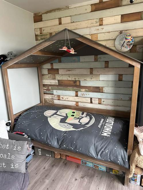 Kinderbed met dak in nieuwstaat 200x90, Kinderen en Baby's, Kinderkamer | Bedden, Zo goed als nieuw, Matras, Ophalen