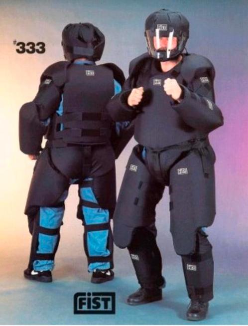 Training suit voor WEERBAARHEID TRAINING, Sport en Fitness, Vechtsporten en Zelfverdediging, Ophalen