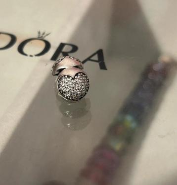 Pandora clip beschikbaar voor biedingen