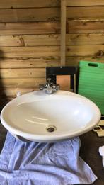 Lavabo met kraan, Huis en Inrichting, Badkamer | Badkamermeubels, Ophalen of Verzenden, Zo goed als nieuw