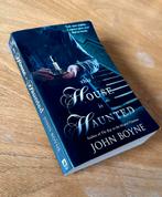 Het spookt in dit huis — John Boyne ️, Boeken, Ophalen of Verzenden, Gelezen, John Boyne