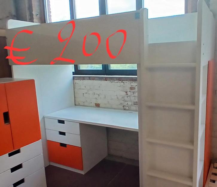 Hoogslaper met bureau en ingebouwde kast rechts op de foto., Kinderen en Baby's, Kinderkamer | Stapelbedden en Hoogslapers, Gebruikt