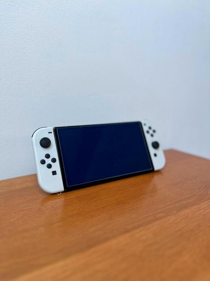 Nintendo Switch Oled Wit, Games en Spelcomputers, Spelcomputers | Nintendo Switch, Zo goed als nieuw, Switch OLED, Met 2 controllers