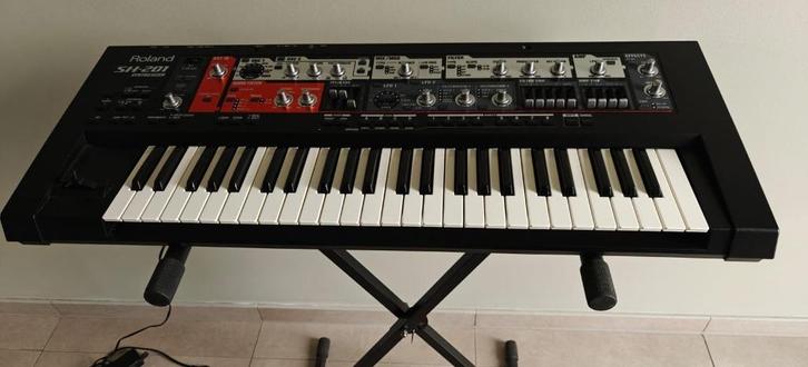 Roland SH-201 synthesizer, Muziek en Instrumenten, Synthesizers, Gebruikt, 49 toetsen, Roland, Met standaard, Ophalen