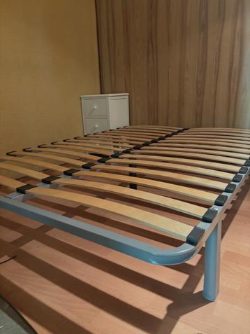 Bedframe 140 cm - stevig  beschikbaar voor biedingen