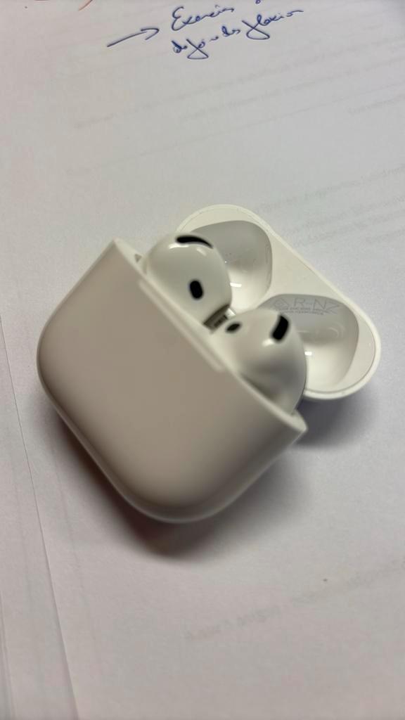 Airpods 4, Telecommunicatie, Mobiele telefoons | Oordopjes, Zo goed als nieuw, Ophalen of Verzenden