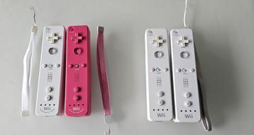 Wii Nunchucks, Wii motion plus adapter , Wii controllers beschikbaar voor biedingen