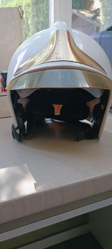 Professionele brandweerhelm  beschikbaar voor biedingen