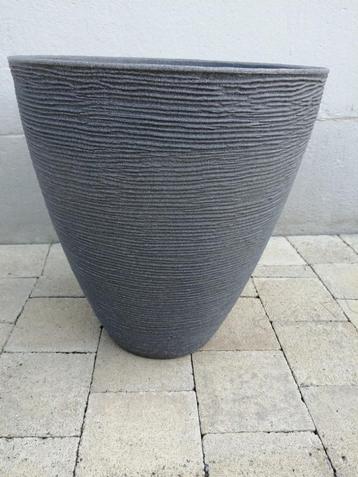 Pot conique gris en plastique diamètre 42