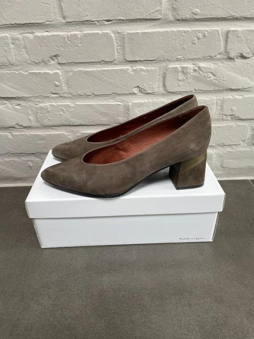 Army groene lage pumps van Hispanitas (39,5), Kleding | Dames, Schoenen, Zo goed als nieuw, Pumps, Groen, Ophalen of Verzenden