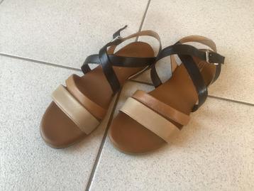 Sandalen beschikbaar voor biedingen