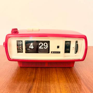 VINTAGE FLIPKLOK RADIOWEKKER SANYO 6CA-T45Z 1972 ZELDZAAM beschikbaar voor biedingen