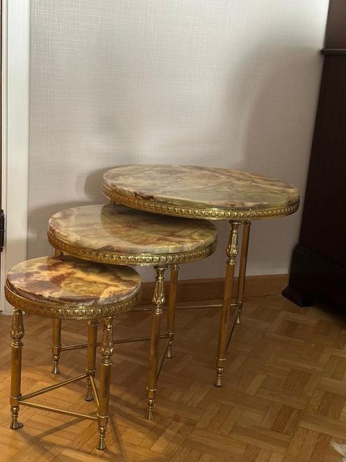 Set klassieke nesttafels met marmeren bladen, Huis en Inrichting, Tafels | Bijzettafels, Zo goed als nieuw, Ophalen of Verzenden