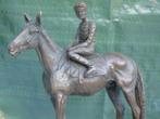 bronzen beeld van een paard en zijn jockey op gesigneerde vo, Antiek en Kunst, Ophalen of Verzenden, Brons