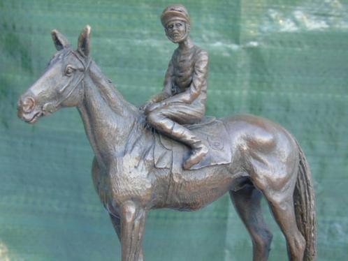 statue d un cheval et son jockey en bronze sur socle signé, Antiquités & Art, Antiquités | Bronze & Cuivre, Bronze, Enlèvement ou Envoi