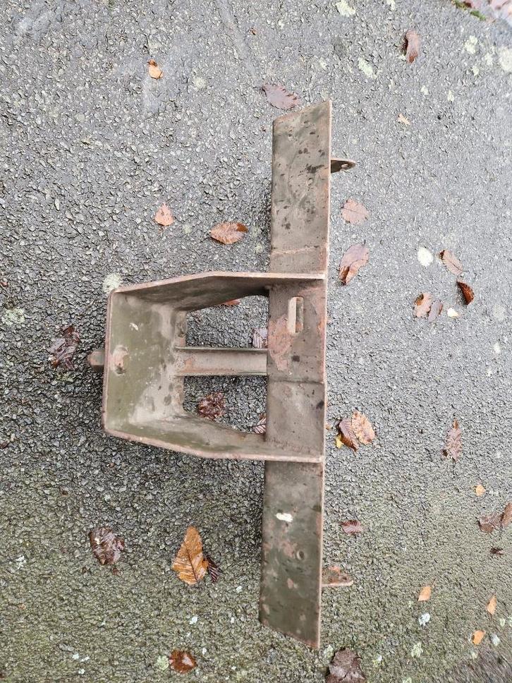 Minerva - Support de roue de secours pour modèle ambulance, Collections, Objets militaires | Général, Enlèvement