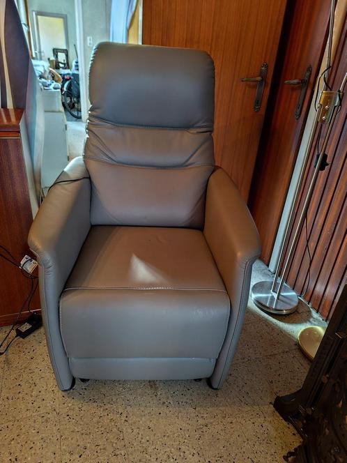 November 2024: nieuwprijs 2.229 euro - Relaxfauteuil, Huis en Inrichting, Zetels | Zetels, Zo goed als nieuw, Eenpersoons, Leer