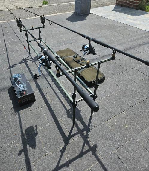 Complete uitrusting voor karpers, Watersport en Boten, Hengelsport | Witvissen, Zo goed als nieuw, Molen, Ophalen