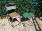 2 metalen stoelen, Ophalen