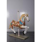 Carrousel à chevaux sur pied volant - Statue de cheval