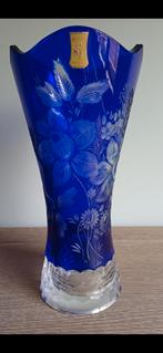 Magnifique vase en cristal bleu cobalt de Meissen., Antiquités & Art, Antiquités | Verre & Cristal, Enlèvement ou Envoi