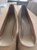 Chaussures beige  cuir neuve  pointure 37 pour 15 euros, Vêtements | Femmes, Chaussures, Comme neuf, Beige, Enlèvement ou Envoi