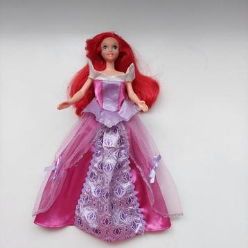 Pop ariel met baljurk beschikbaar voor biedingen