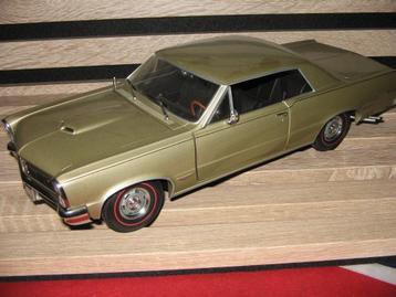 usa cars op 1/18 zonder doos disponible aux enchères