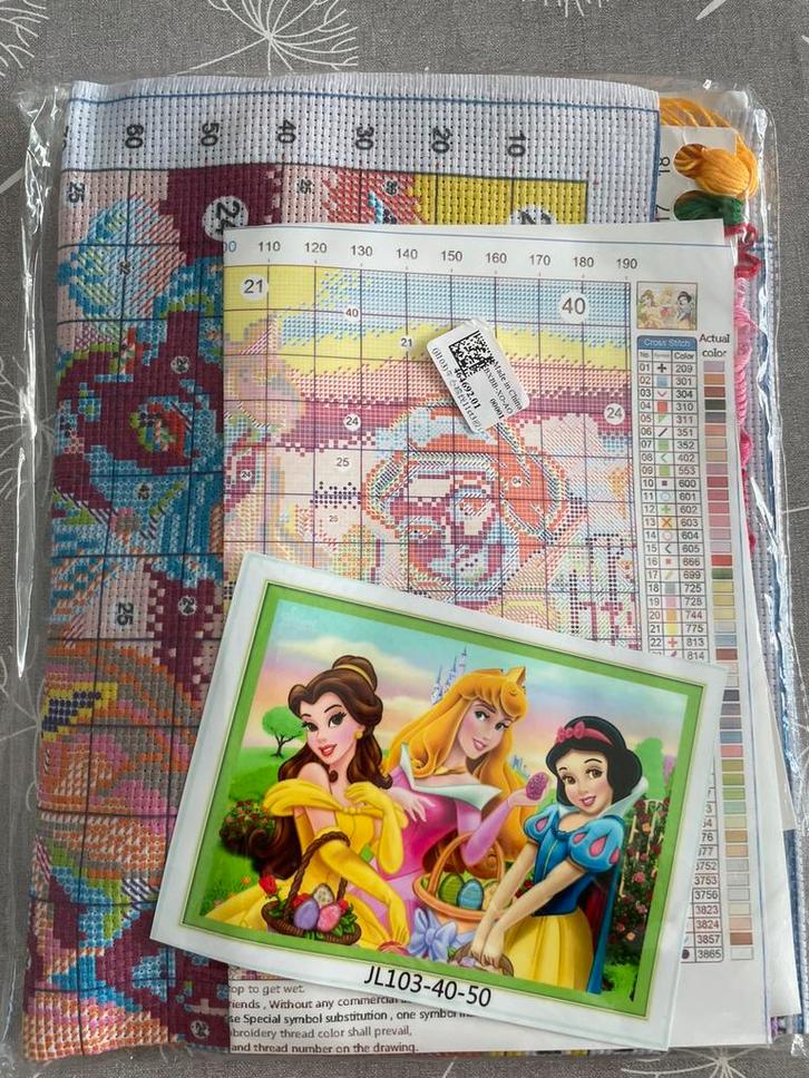 Disney prinsessen voorgedrukt borduurpakket, Hobby en Vrije tijd, Borduren en Borduurmachines, Zo goed als nieuw, Borduurpakket