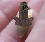 Gezocht speldjes / knoopsgatmedailles antwerpen 1945, Ophalen