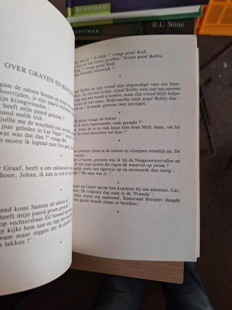 boek het grote moppenboek voor de jeugd, Ophalen of Verzenden, Gelezen