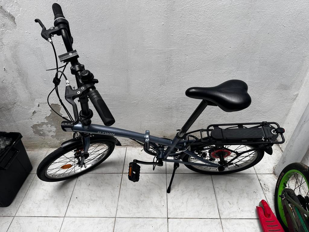 B twin  tilt 120, Fietsen en Brommers, Fietsen | Vouwfietsen, Ophalen of Verzenden, Zo goed als nieuw, Versnellingen