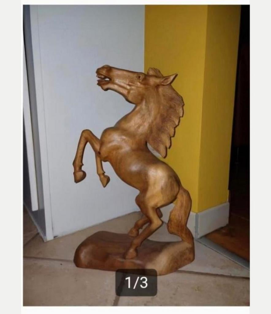 Cheval en bois, Enlèvement, Bois