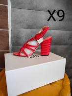 Lot de +/- 130 paires de chaussures neuves. APERÇU EN PHOTO, Enlèvement, Neuf