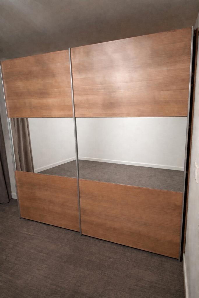 Kledingkast, Huis en Inrichting, Kasten | Kleerkasten, Zo goed als nieuw, 200 cm of meer, 200 cm of meer, 50 tot 75 cm, Met plank(en)