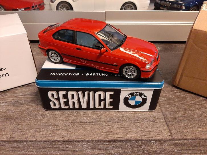 Pouf BMW E36 Compact 323 ti Hellrot 1998 échelle 1/18, Hobby & Loisirs créatifs, Voitures miniatures | 1:18, Neuf, Voiture, OttOMobile