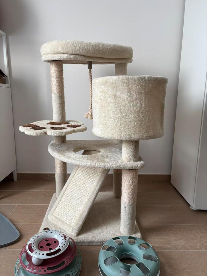 Arbre à chat avec jouets – À vendre !, Animaux & Accessoires, Meubles griffoirs pour chats, Utilisé, Enlèvement