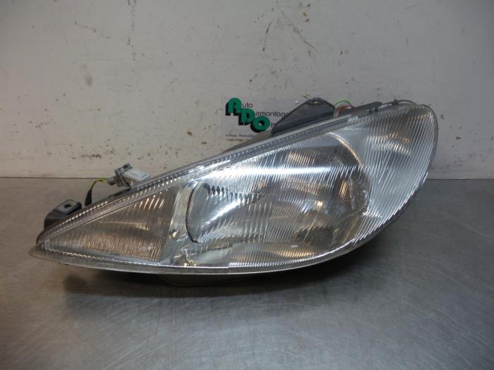 Phare gauche d'un Peugeot 206, Autos : Pièces & Accessoires, Éclairage, Peugeot, Utilisé, Enlèvement ou Envoi
