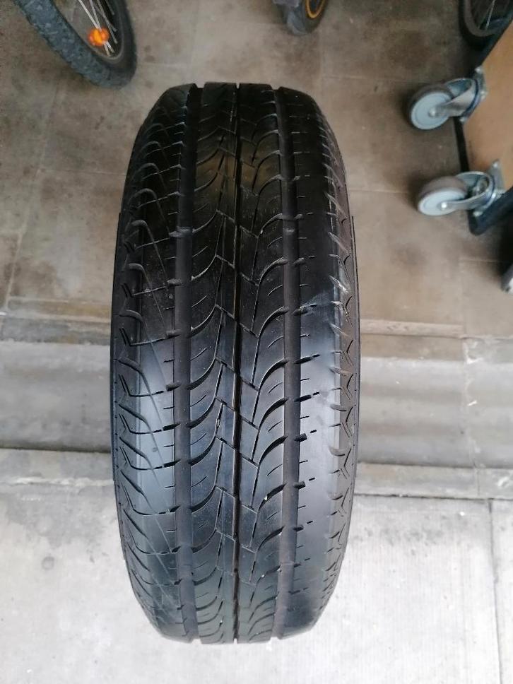 Pneu été Semperit 205/65/15, Autos : Pièces & Accessoires, Pneus & Jantes, Pneu(s), Pneus été, 15 pouces, 205 mm, Autre, Utilisé