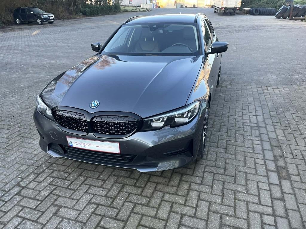 BMW 330e BREAK, Autos, BMW, Particulier, Série 3, Régulateur de distance, Alarme, Climatisation automatique, Phares Bi-Xénon, Bluetooth