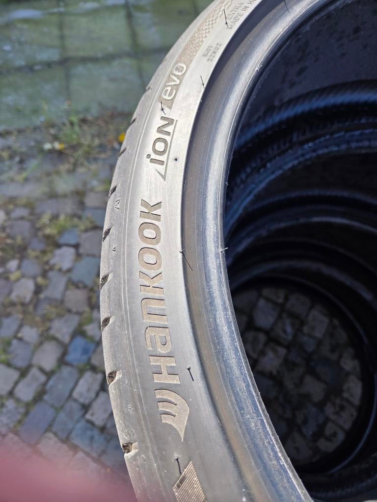 4 Pneus Hankook ion evo 235 35 20 3500 km, Enlèvement