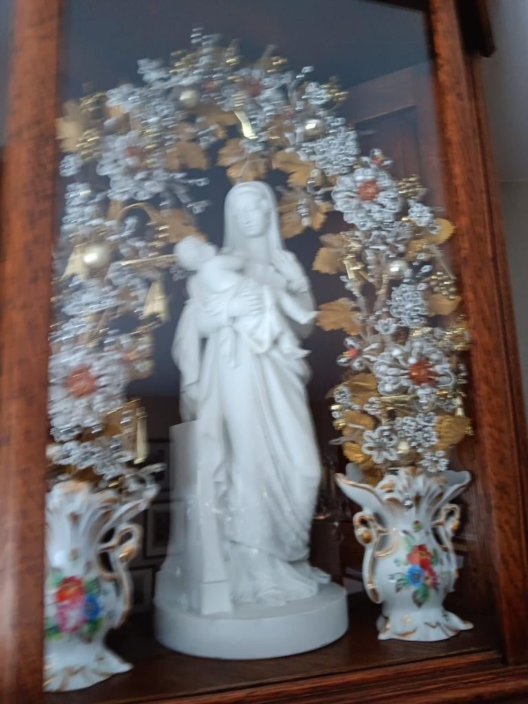 Kapel met OLV-beeld, Ophalen, Beeld