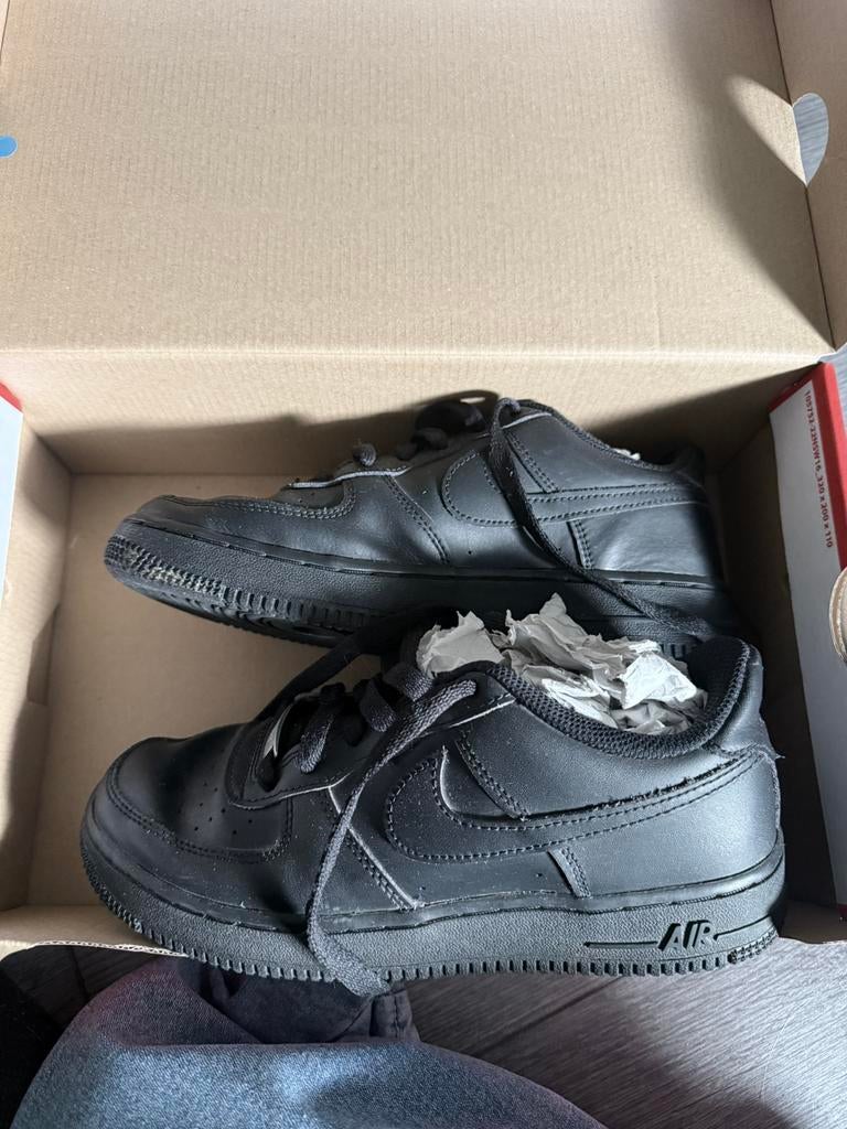 Nike Air Force 1 noire, Porté, Baskets, Noir, Envoi
