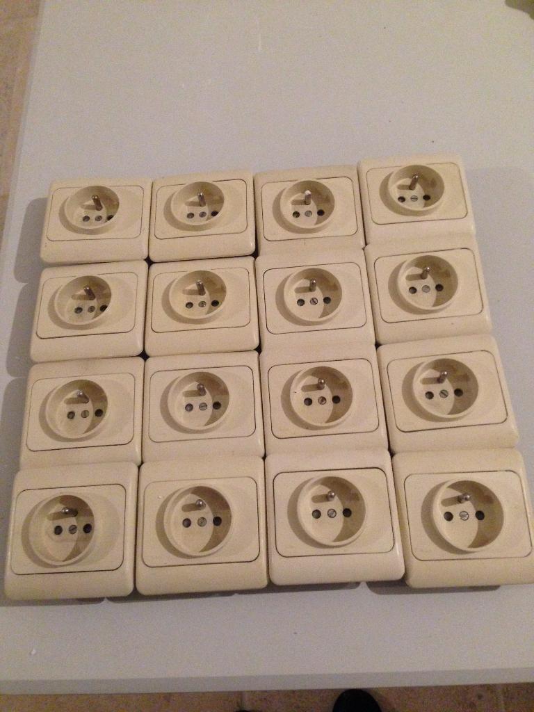 NIKO Stopcontacten, Ophalen, Gebruikt, Stekker