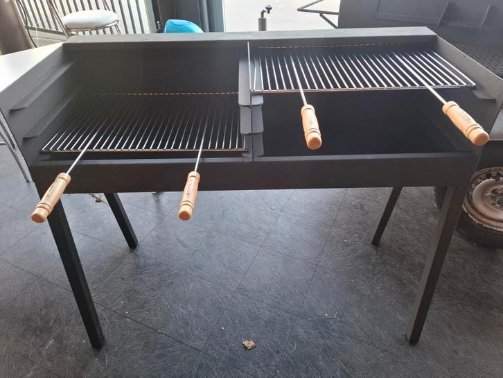 Bbq houtskool, professioneel model., Tuin en Terras, Houtskoolbarbecues, Ophalen