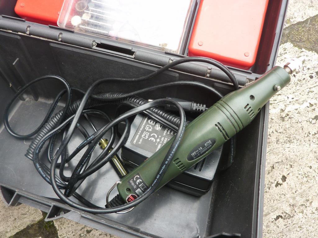 Mini foreuse "drèmel" avec accessoires, Enlèvement, Comme neuf